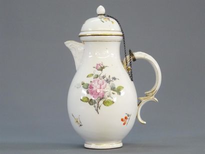 Nymphenburg Verseuse en porcelaine allemande,...