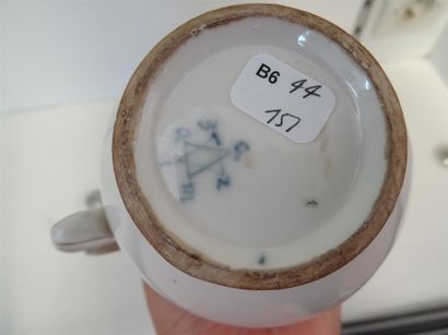 Nymphenburg Verseuse en porcelaine allemande,...