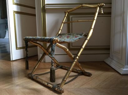 Chaise pliante en bois doré façon bambou...