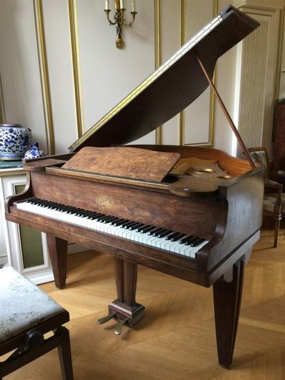 Piano à queue Erard à cordes croisées 

La...