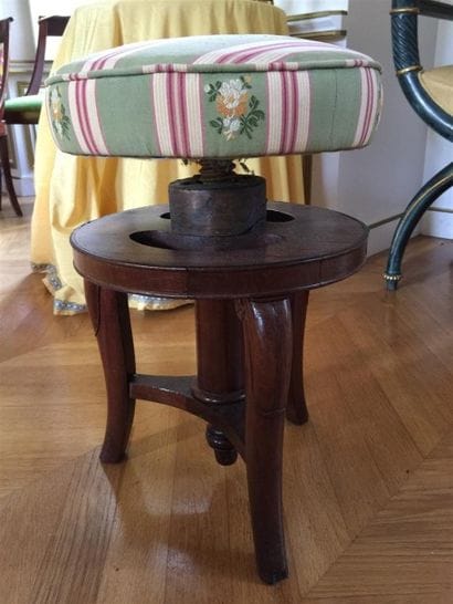 Tabouret de piano en acajou et placage d'acajou,...