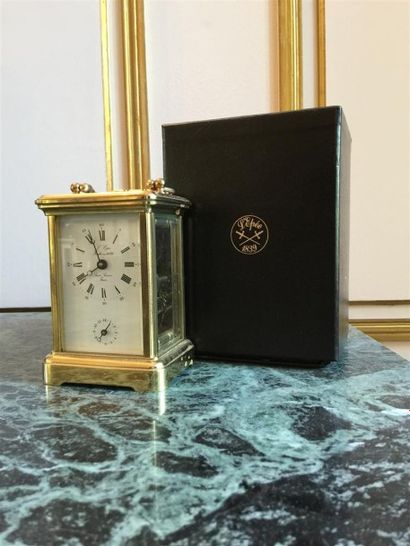 Pendulette d'officier en laiton et vert l'Epée,...