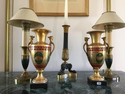 Ensemble comprenant une paire de vases en...