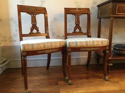 Paire de chaises en acajou et placage d'acajou,...