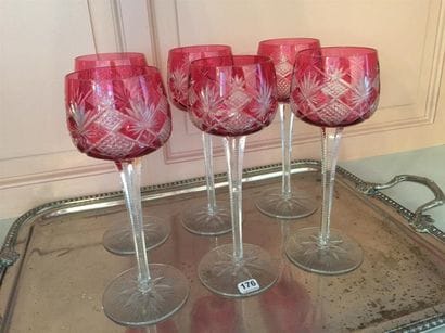 Suite de six verres à vin d'Alsace en cristal...