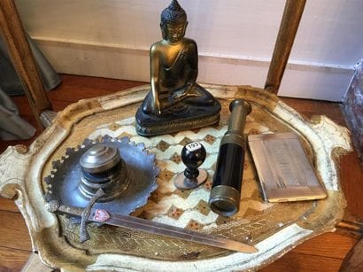 Lot comprenant : une longue vue, un bouddha...