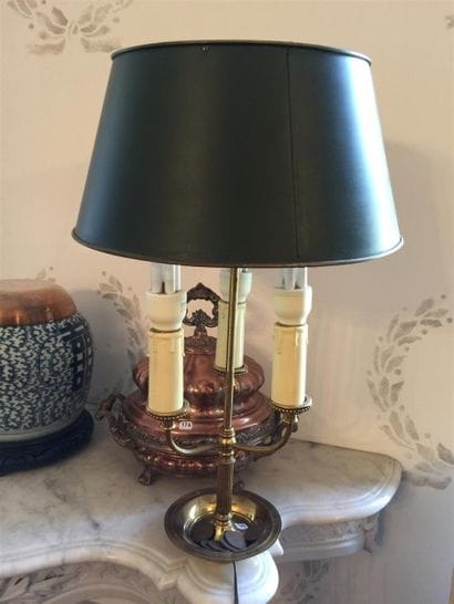 Lampe bouillote en laiton, abat jour en tôle...