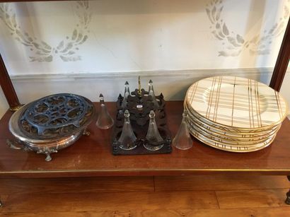 Lot : 6 grandes assiettes en porcelaine modernes,...
