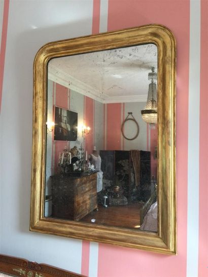 Miroir cadre doré. 

120x87cm

