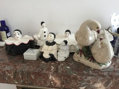 Lot de sujets en faïence sur le thème de...