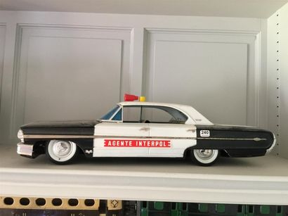 Voiture de police interpol à piles années...