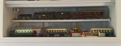 Train electrique JEP comprenant une locomotive...