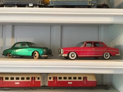 Voiture CIJ frégate verte

Mercedes 250SE...