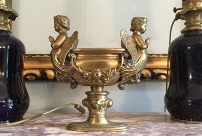 Jardinière en bronze à décor d'angelots.

L_24cm

*(Lot...