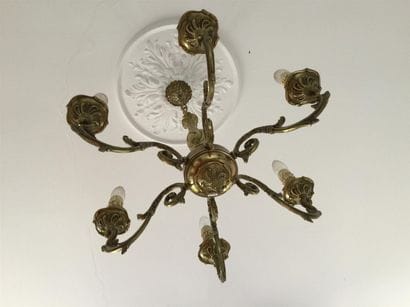 Lustre et trois appliques en bronze doré...