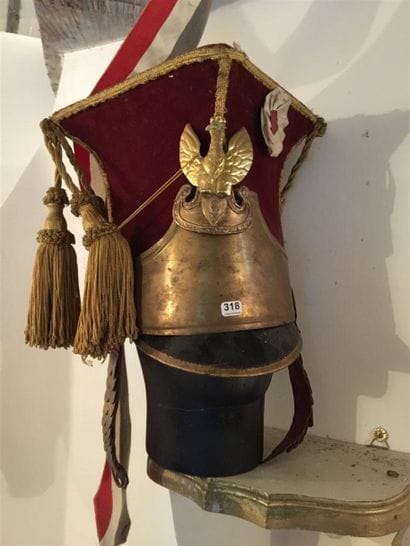 Coiffe militaire en velour et métal.

*(Lot...