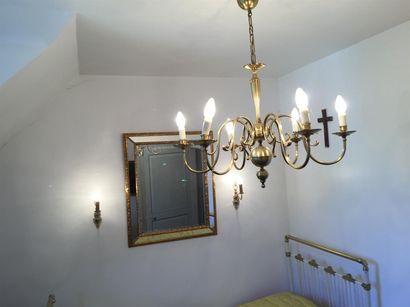 Miroir à parecloses cadre bois doré, lustre...