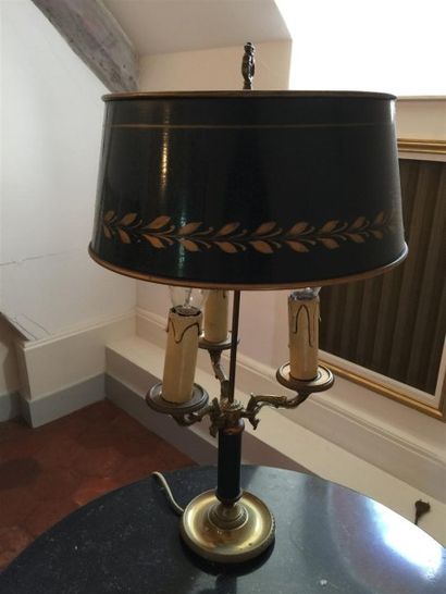 Lampe de bouillotte à trois lumières en bronze...