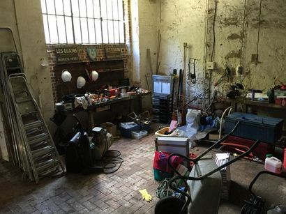 Important lot d'outillage divers : brouette,...