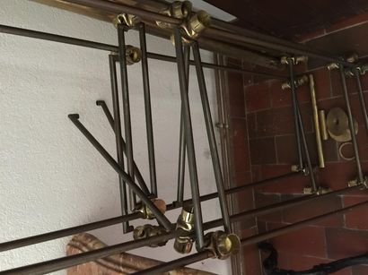 Etagères modernes en métal doré demontée