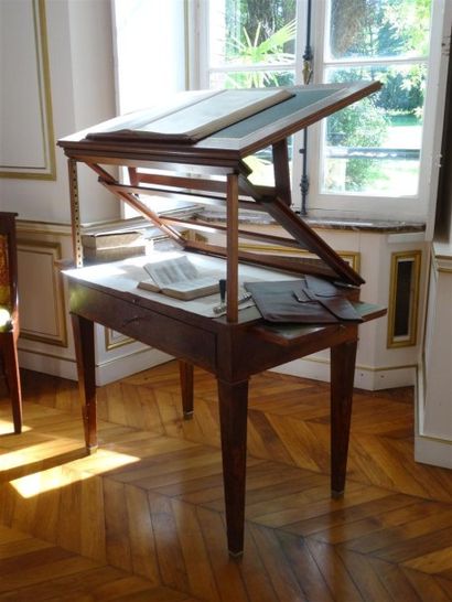 Table à la Tronchin en acajou et placage...