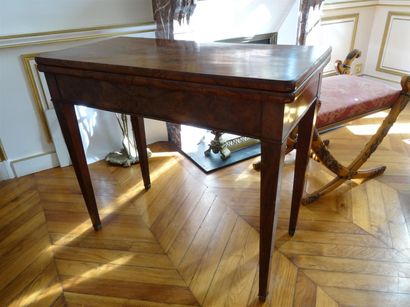 Table à jeu en acajou et placage d'acajou,...