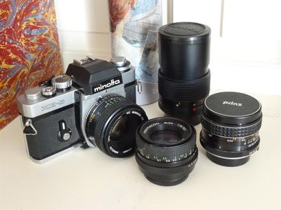 Appareil photo MINOLTA XE5 et trois objectifs.

*...