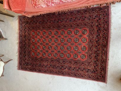 TAPIS Orient fond rouge (210 x 140 cm).