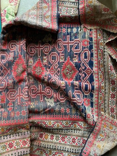 LOT DE TAPIS DIVERS.