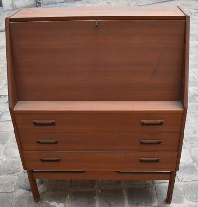 SECRÉTAIRE-COMMODE scandinave en teck.

Haut....