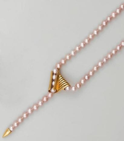 Collier dit «choker», composé de 85 perles...