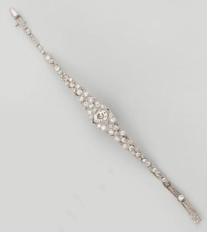 Bracelet en platine et or gris formé d'une...