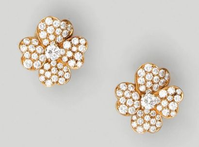 Paire de clips d'oreilles en or jaune, chacun...