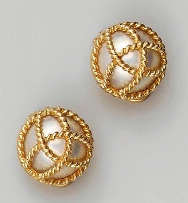Paire de clips d'oreilles en or jaune, chacun...