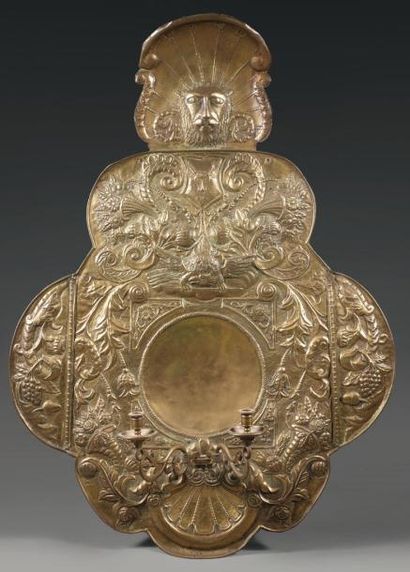 Grande plaque de lumière polylobée en laiton...