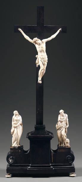 Calvaire en placage d'ébène et bois noirci...
