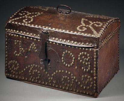 Petite malle à couvercle bombé en cuir à...