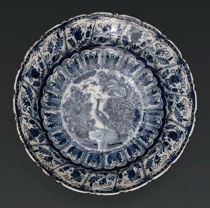 Delft
Plat rond à décor en camaïeu bleu au...