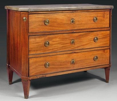 Commode en acajou, placage d'acajou blond...