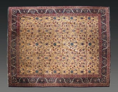 Tapis Persan à semis de fleurs sur fond moutarde....