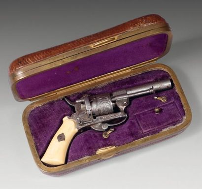 Revolver de dame à broche et percussion en...