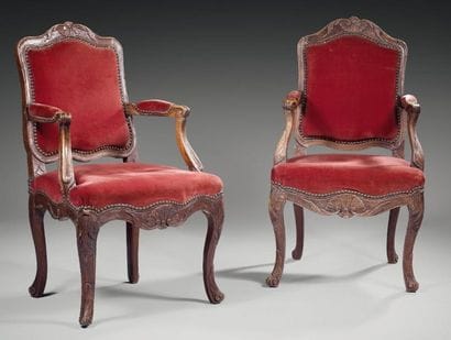 Paire de fauteuils à dossier plat en bois...