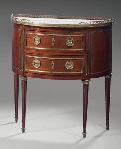 Commode demi-lune en acajou, placage d'aca­jou...