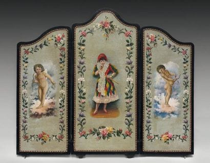 Paravent triptyque à décor peint d'une colombine...