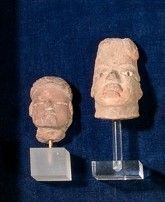 Lot of 2 terracotta heads, pre-classic.

Height...