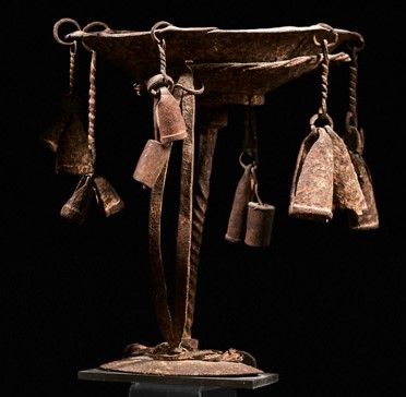 Sacrificial cup in wrought iron, the circumference...