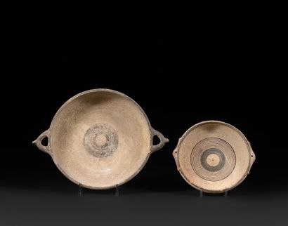 Lot composed of two cups decorated outside...