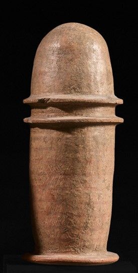 Terracotta funerary urn, remains of polychromy.

Djenné....