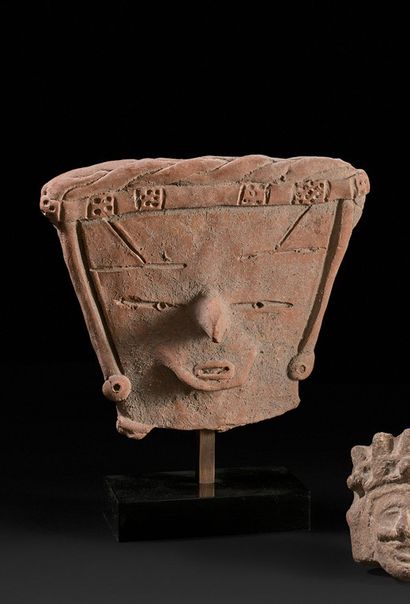 Lot of two terracotta heads, one Veracruz,...
