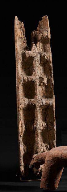 Game of awele in wood extremely ravined.

Dogon....